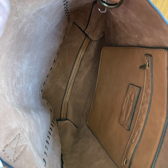 GH Bass & Co Elegant Brown floral vegan leather Tote Bag - Picture 3 of 6